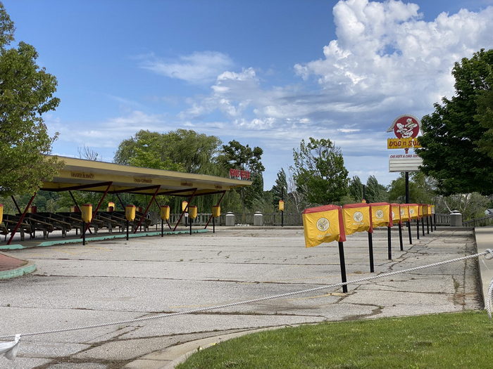 Dog n Suds (DogNSuds, Dog-N-Suds) - Montague - 4454 Dowling St 3 (newer photo)